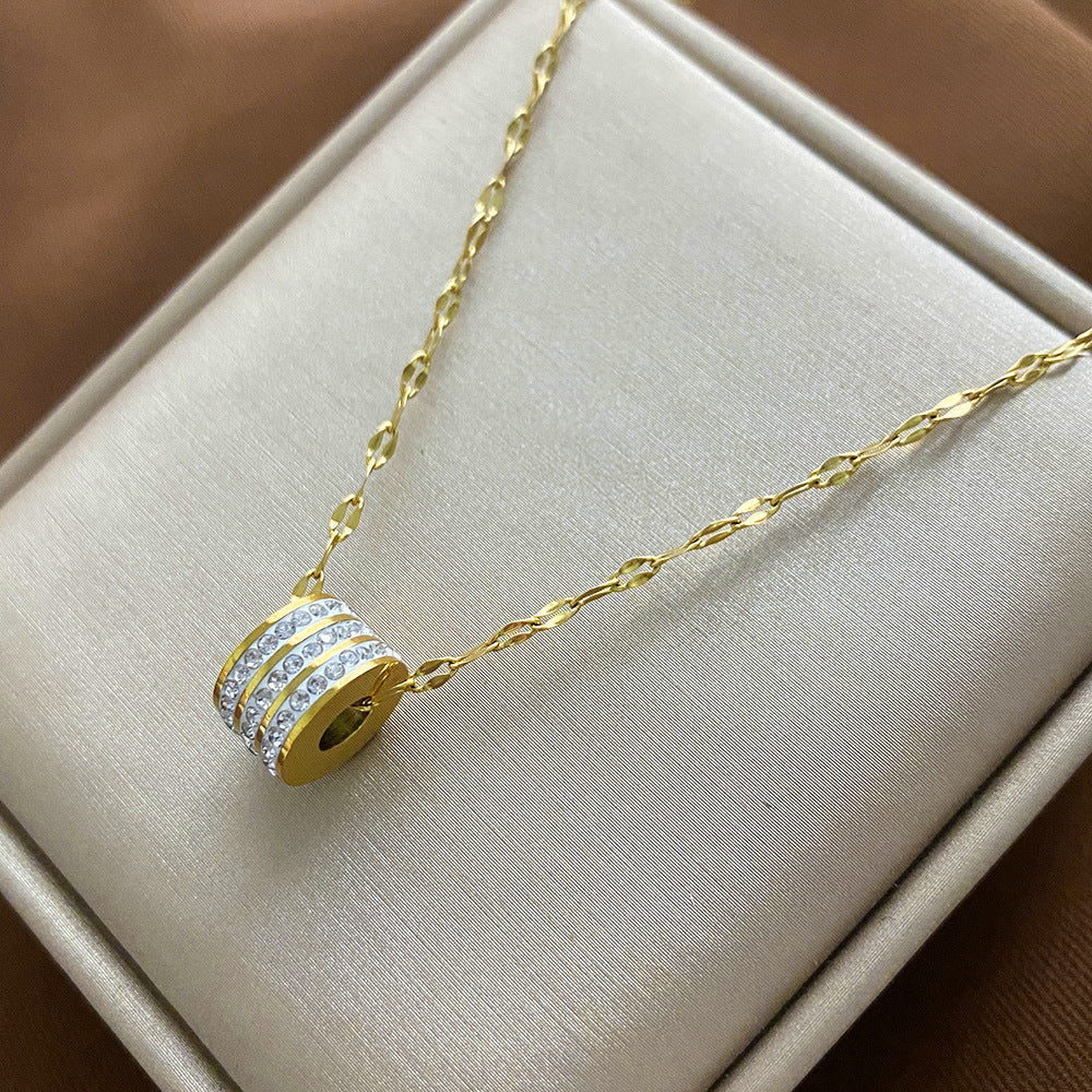 Collana da donna minimalista con pendente a forma di animale in acciaio al titanio, finitura placcata e delicata catena clavicolare