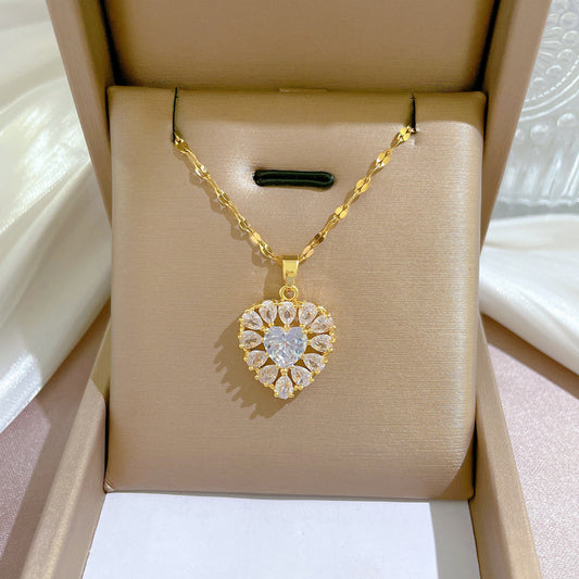 Collar con colgante de corazón de diamantes de imitación chapado en oro de acero de titanio de lujo para mujer, delicada cadena de clavícula