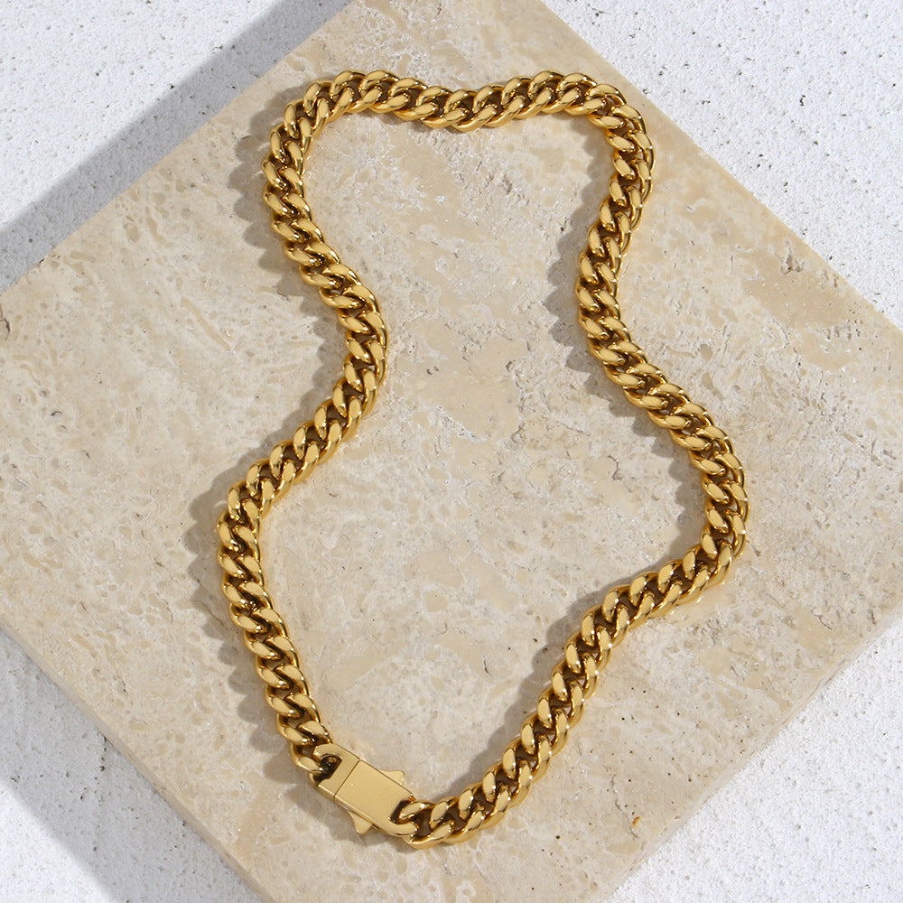 Collana da donna alla moda con catena cubana geometrica, corpo in acciaio inossidabile e pendente in acciaio al titanio, finitura galvanizzata