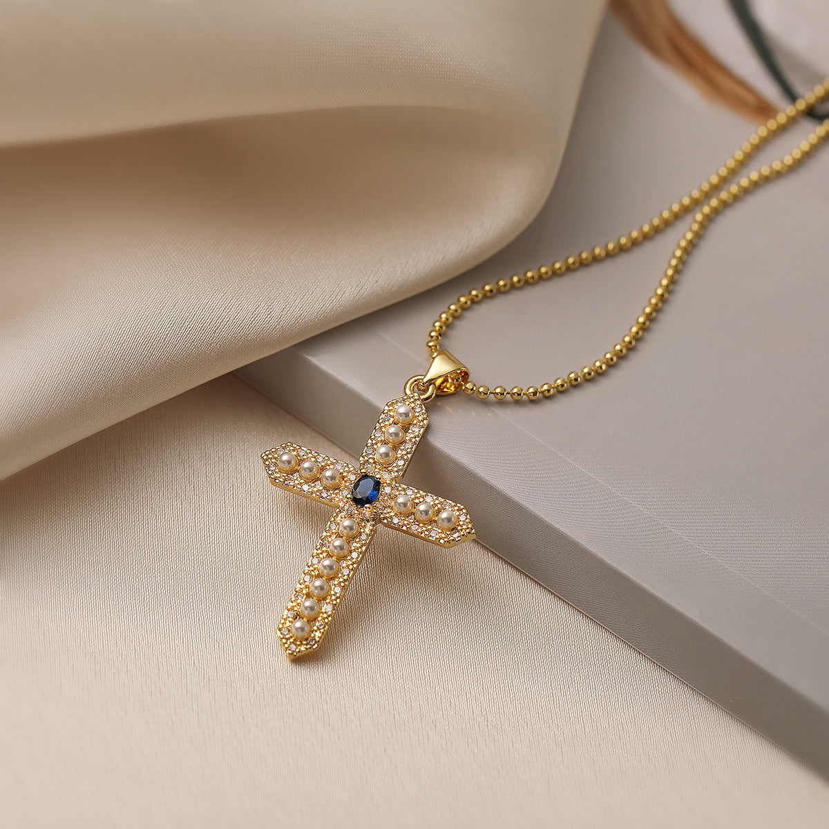 Minimalist Cross Pendant Necklace for Women Made of Copper with Real Gold Plating and Zircon and Pearl Accents