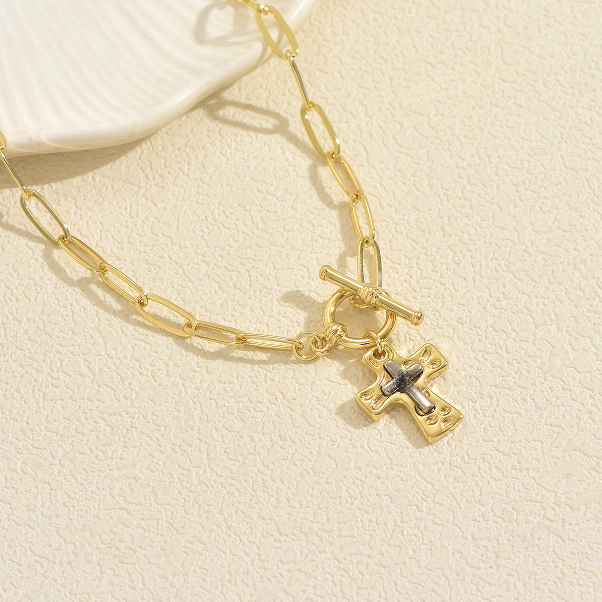Collana con Ciondolo a Croce Minimalista da Donna in Lega di Zinco con Finitura Placcata, Design Geometrico, Catena a Medaglione a Lunghezza Regolabile