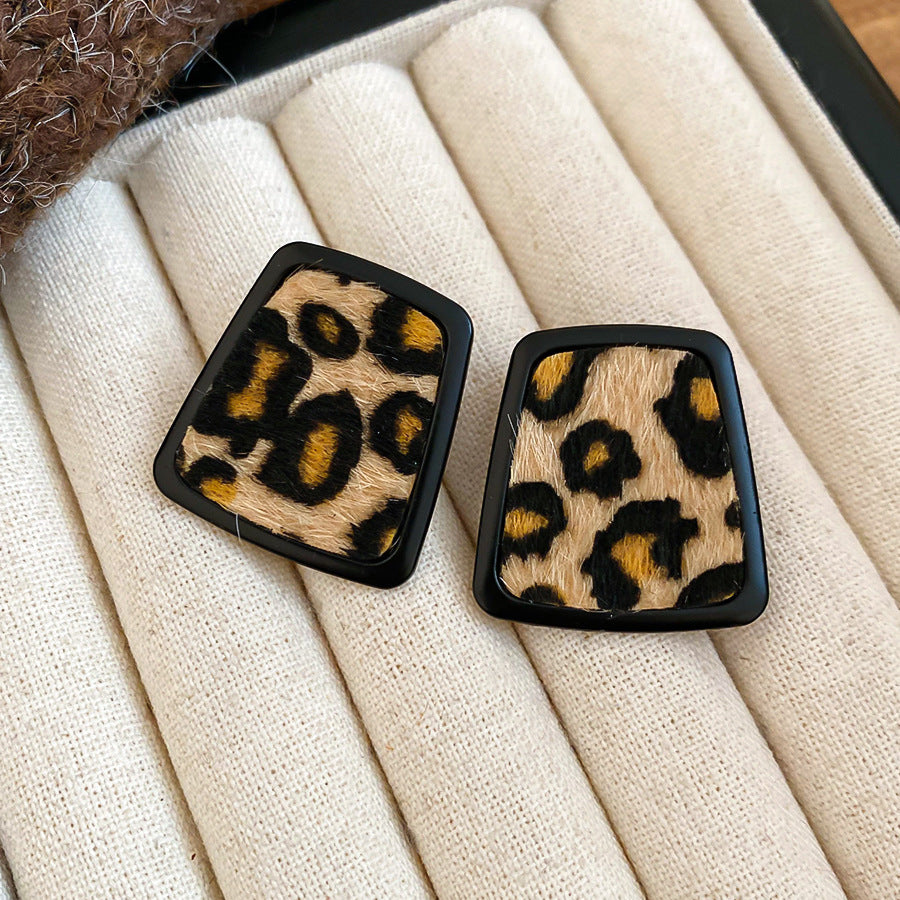 Pendientes de tuerca retro geométricos con diseño de estampado de leopardo con textura de terciopelo para mujer, aleación galvanizada, accesorio de moda minimalista de lujo