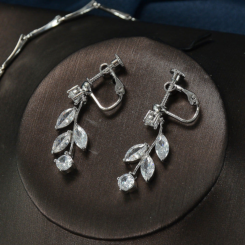 Minimalist Elegant Alloy Plated Floral Cubic Zirconia Rhinestone Necklace and Earring Set for Women
