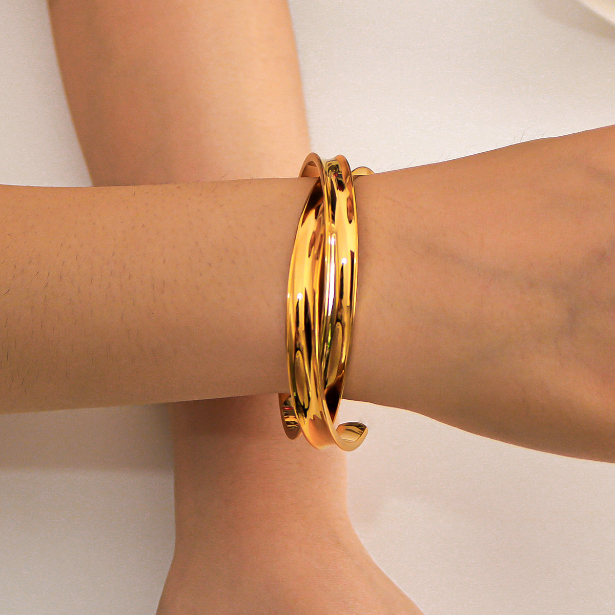 Bracciale a C minimalista in acciaio inossidabile placcato oro 18 carati per uomo e donna