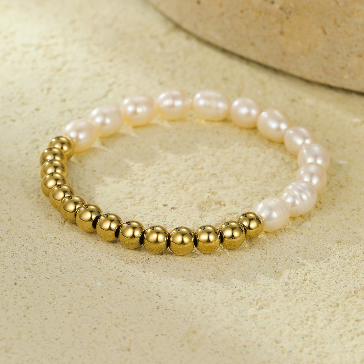 Fashionable Geometric Stainless Steel Bracelet with 18K Gold Plating and Natural Freshwater Pearls for Women