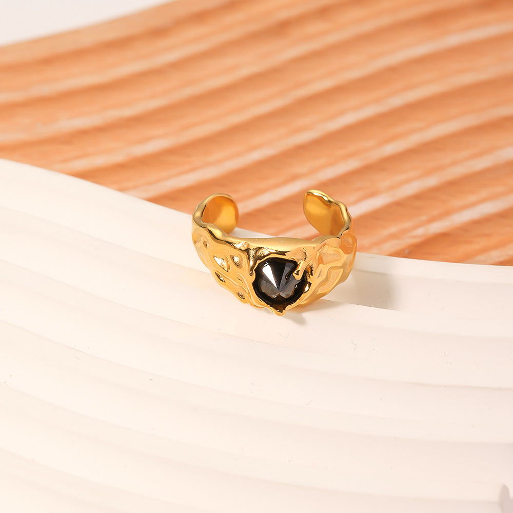 Anello da donna vintage minimalista geometrico in acciaio inossidabile con intarsio in zircone nero e finitura placcata sottovuoto in oro 18 carati