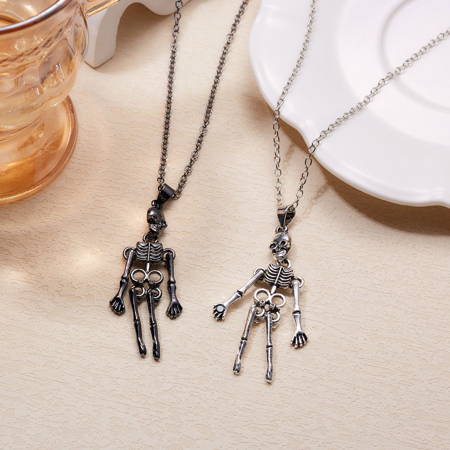 Collar con colgante de esqueleto geométrico minimalista para parejas con cadena de aleación galvanizada