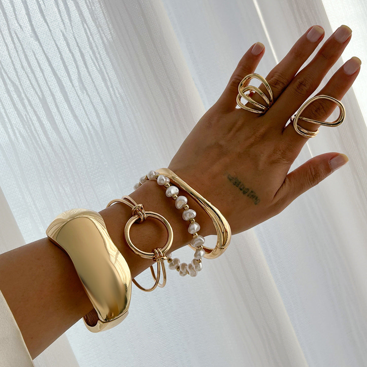 Pulsera de Aleación de Forma Irregular con Acabado Galvanizado a la Moda para Mujeres