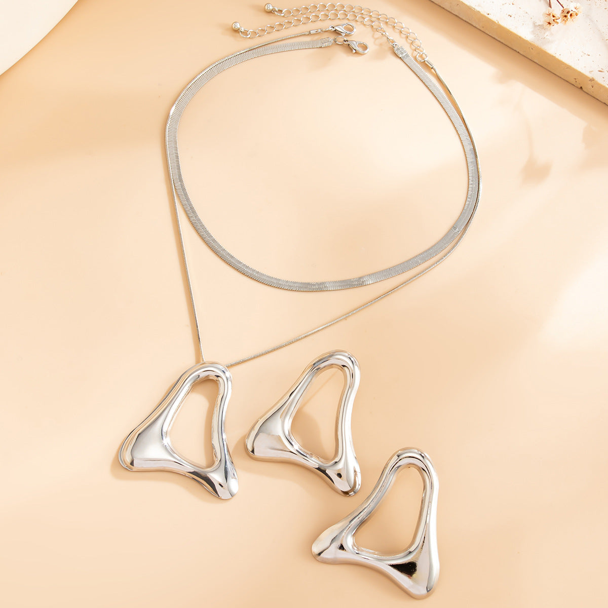 Exaggerated Abstract Geometric Iron Plated Pendant Necklace for Women