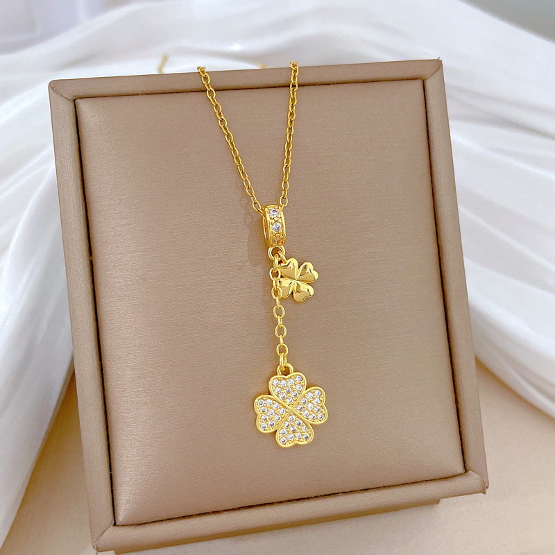 Collana con ciondolo a nappa Lucky Clover da donna, catena in acciaio inossidabile con design geometrico e dettagli in strass