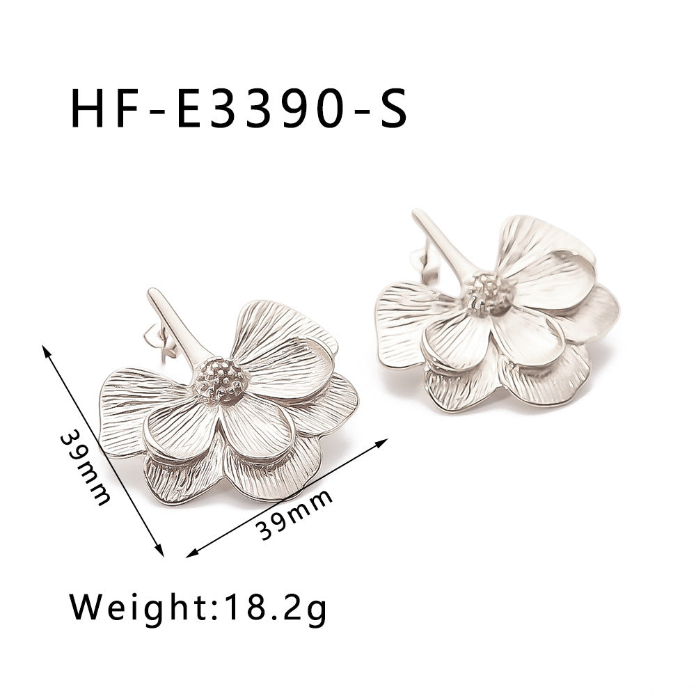 Orecchini da donna eleganti con placcatura in oro 18 carati in acciaio inossidabile, stile floreale con motivo a fiore e fascino vintage minimalista