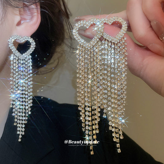 Aretes minimalistas de plata de ley con incrustaciones de circonia en forma de corazón y flecos colgantes para mujer