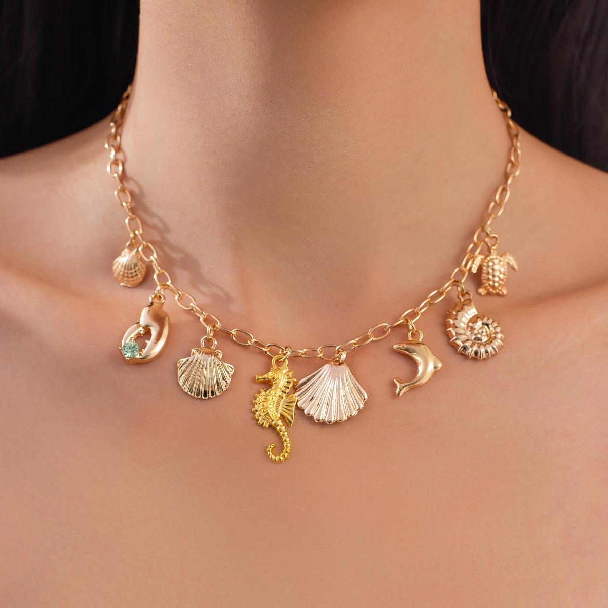 Collana Pendente Stella e Cuore Minimalista con Dettaglio Nappa, Catena in Lega, Finitura Galvanizzata da Donna