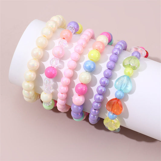 Set di Braccialetti Minimalisti Fatti a Mano a Forma di Cuore Colorati con Perline in Resina per Bambini