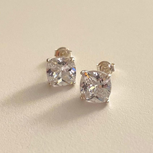 Orecchini a perno da donna minimalisti a forma di cuore in argento sterling 925 con zircone