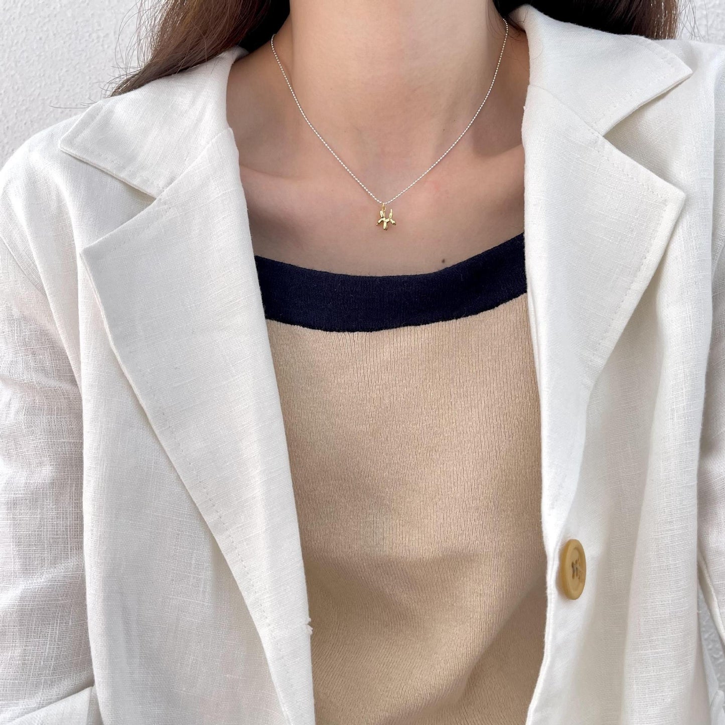 Collana con ciondolo a forma di cane minimalista da donna in argento sterling 925 con finitura lucida su catena a maglie a sfera