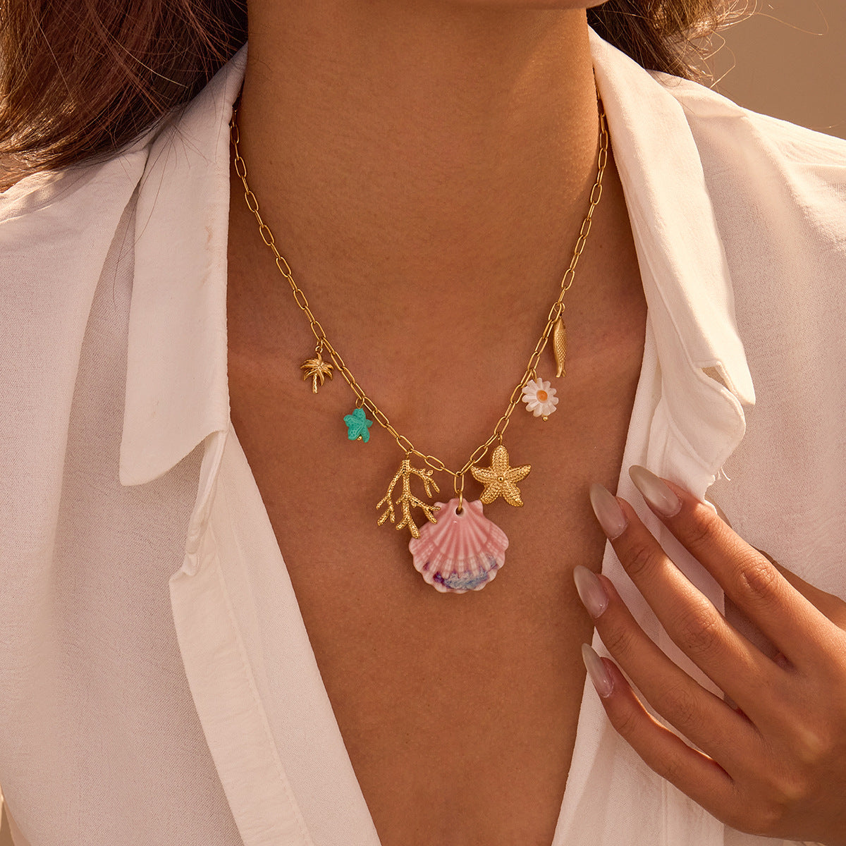 Fashionable Ocean-Inspired Starfish and Scallop Shell Pendant Necklace in Stainless Steel with 18K Gold Plating for Women