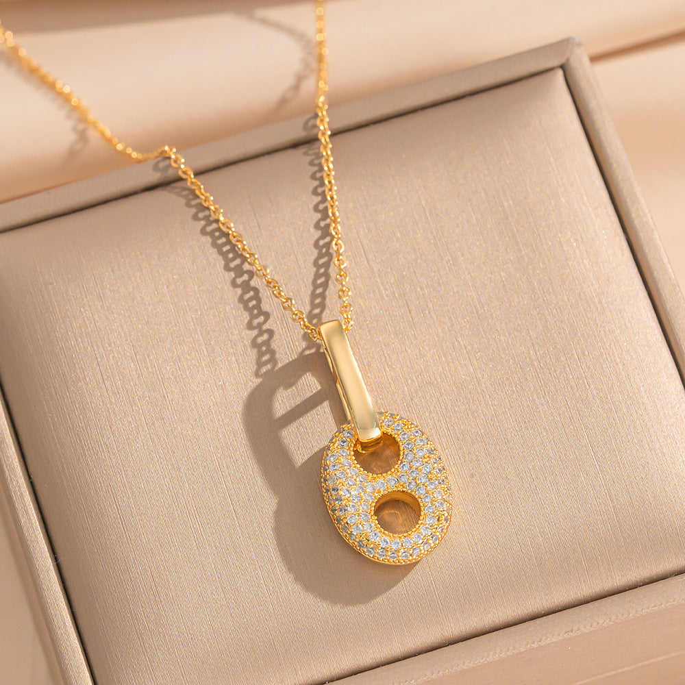 Light Luxury Star-Shaped Pendant Necklace for Women with 18K Gold Plated Copper and Titanium Steel O-Chain