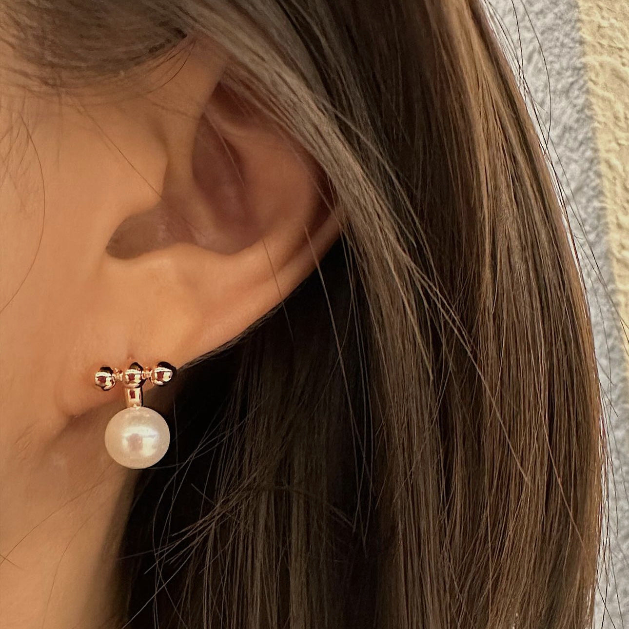 Pendientes de botón minimalistas de estilo coreano con forma de letra de plata de ley 925 con baño de oro y diseño asimétrico de doble anilla