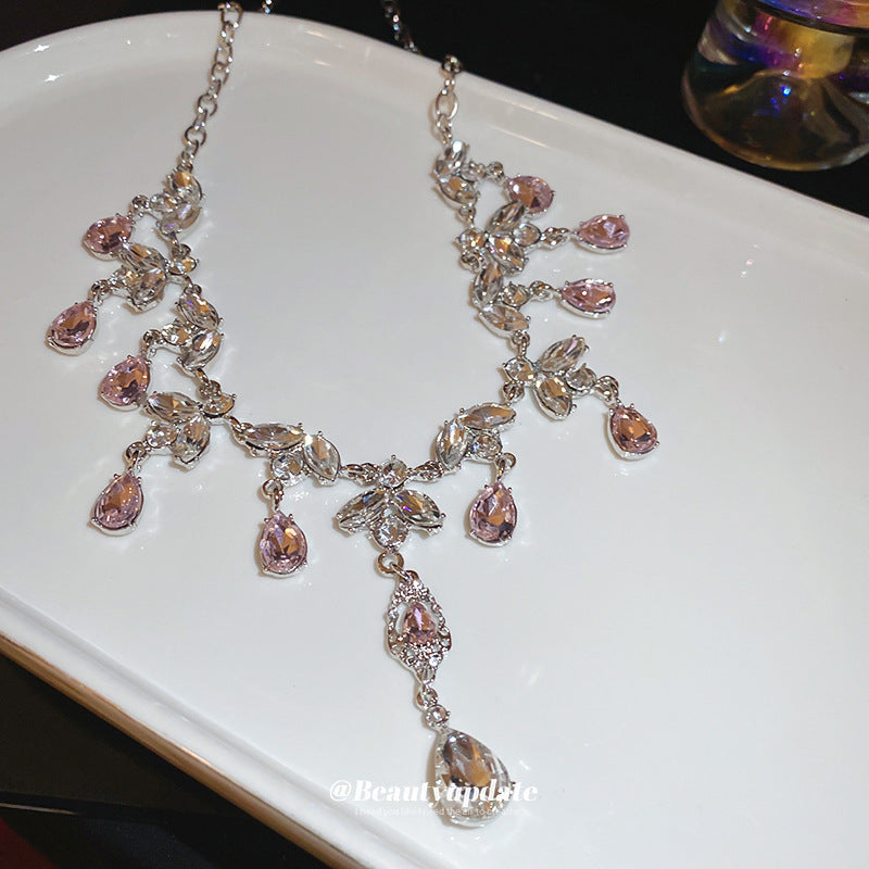 Set di collana e orecchini con pendente a goccia di strass scintillanti da donna, con catenina placcata in lega, elegante gioiello alla moda lunghezza clavicola