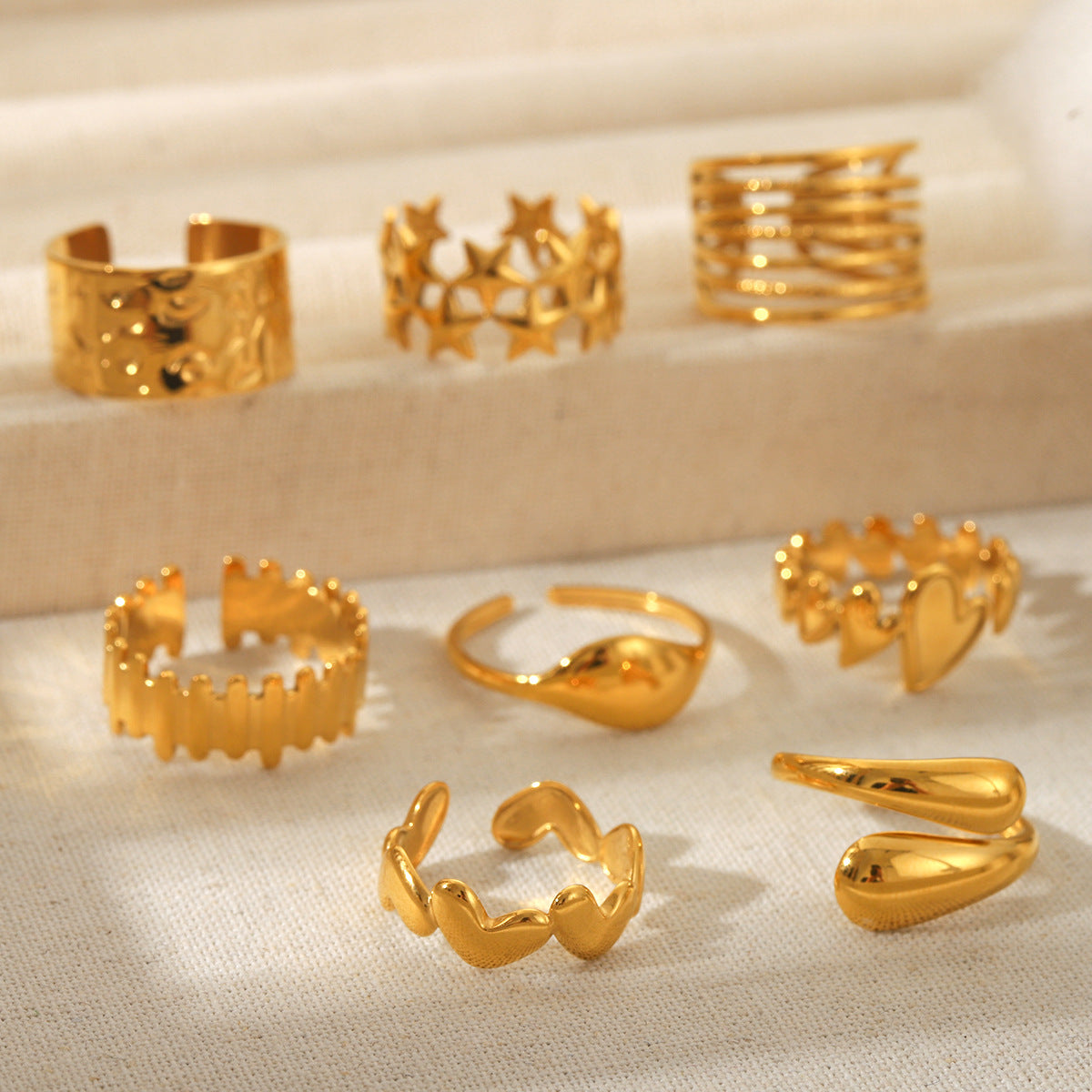 Anillo Abierto Minimalista en Acero de Titanio con Baño de Oro de 18 quilates para Mujer, Diseño de Corazón y Estrella Esmaltados