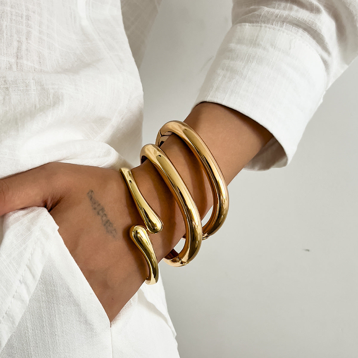 Minimalist Irregular Oval Geometric Alloy Plated Spring Cuff Bracelet for Women