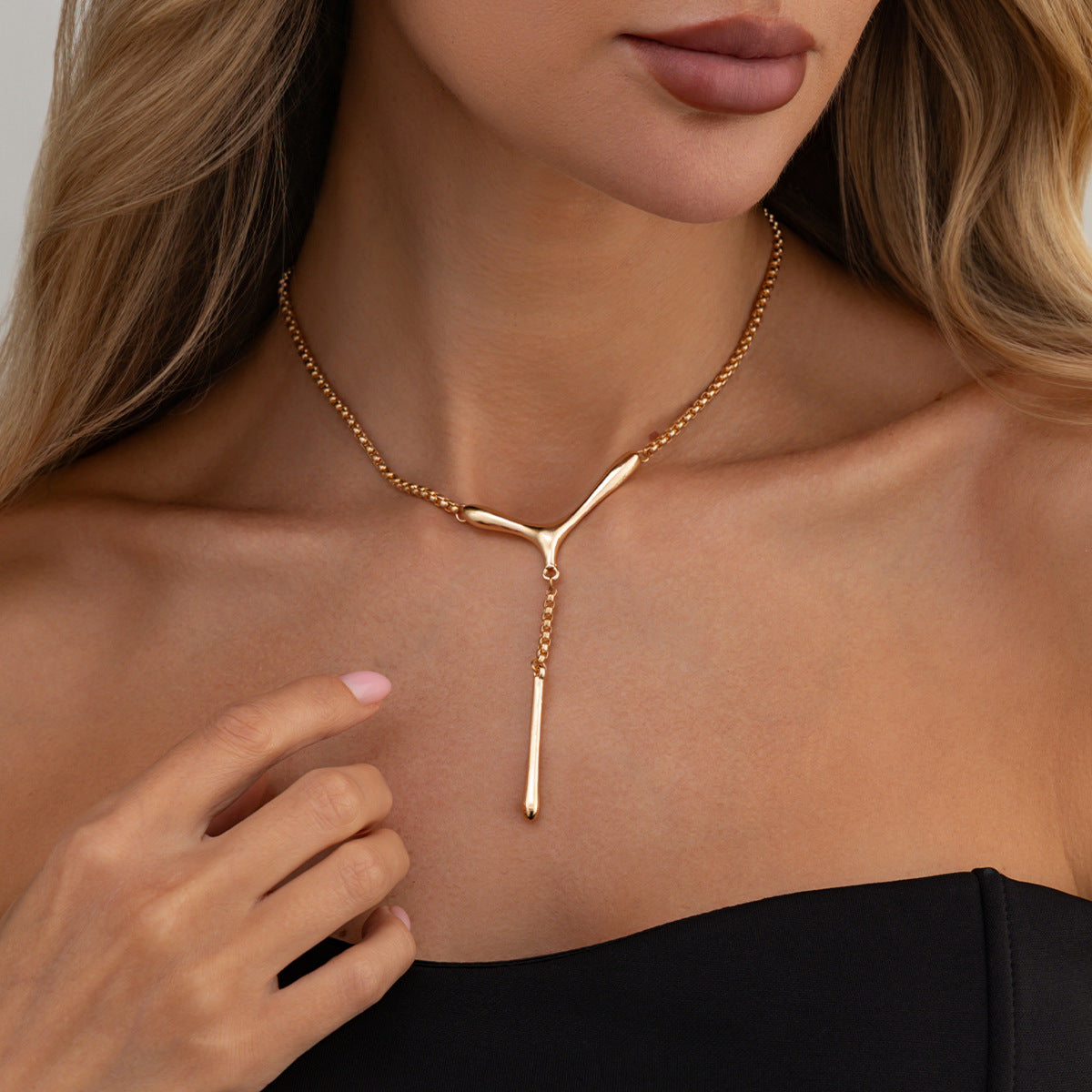 Minimalist Teardrop Zinc Alloy Pendant Plated Iron Necklace for Women