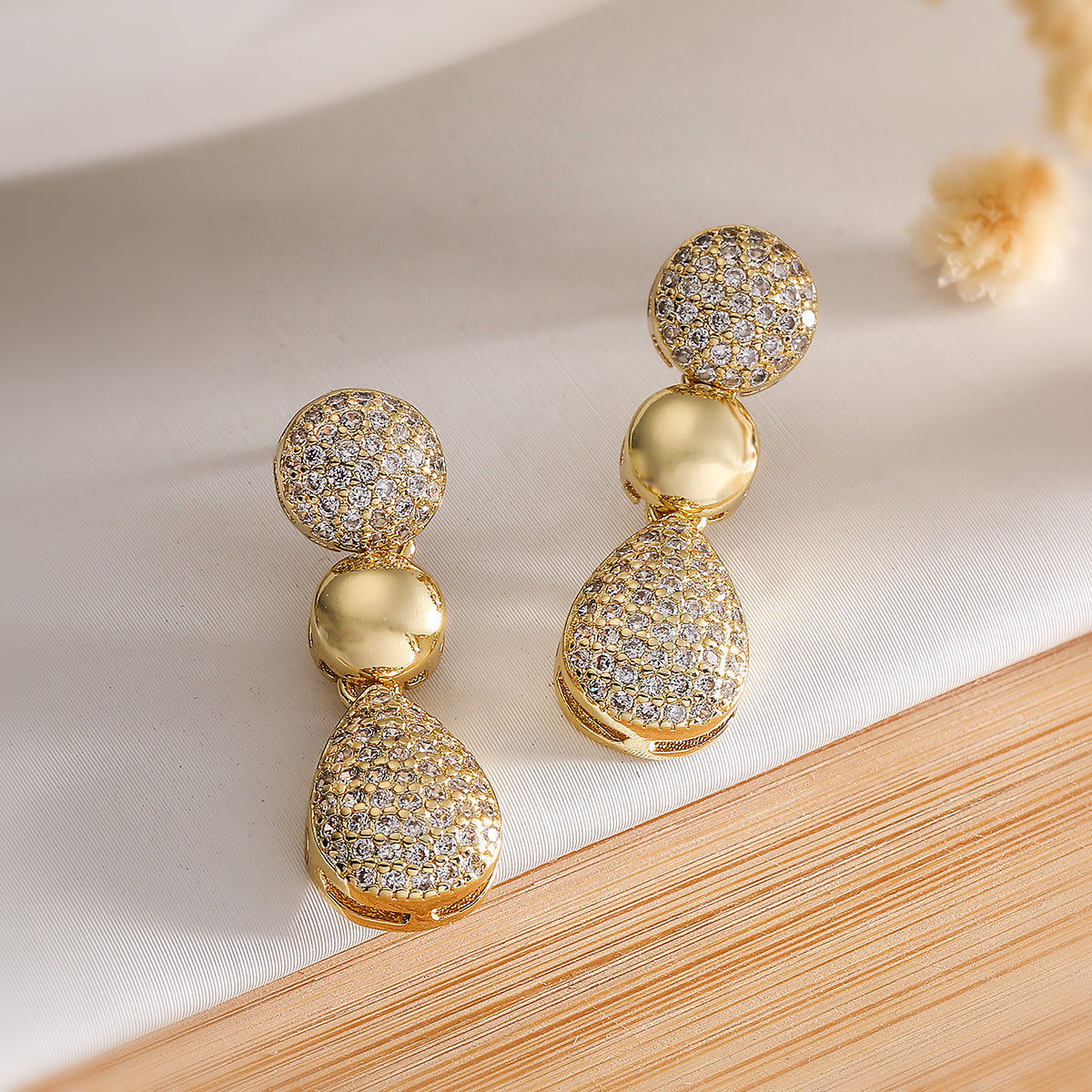 Orecchini pendenti da donna minimalisti geometrici irregolari in rame placcato oro 18 carati e zircone