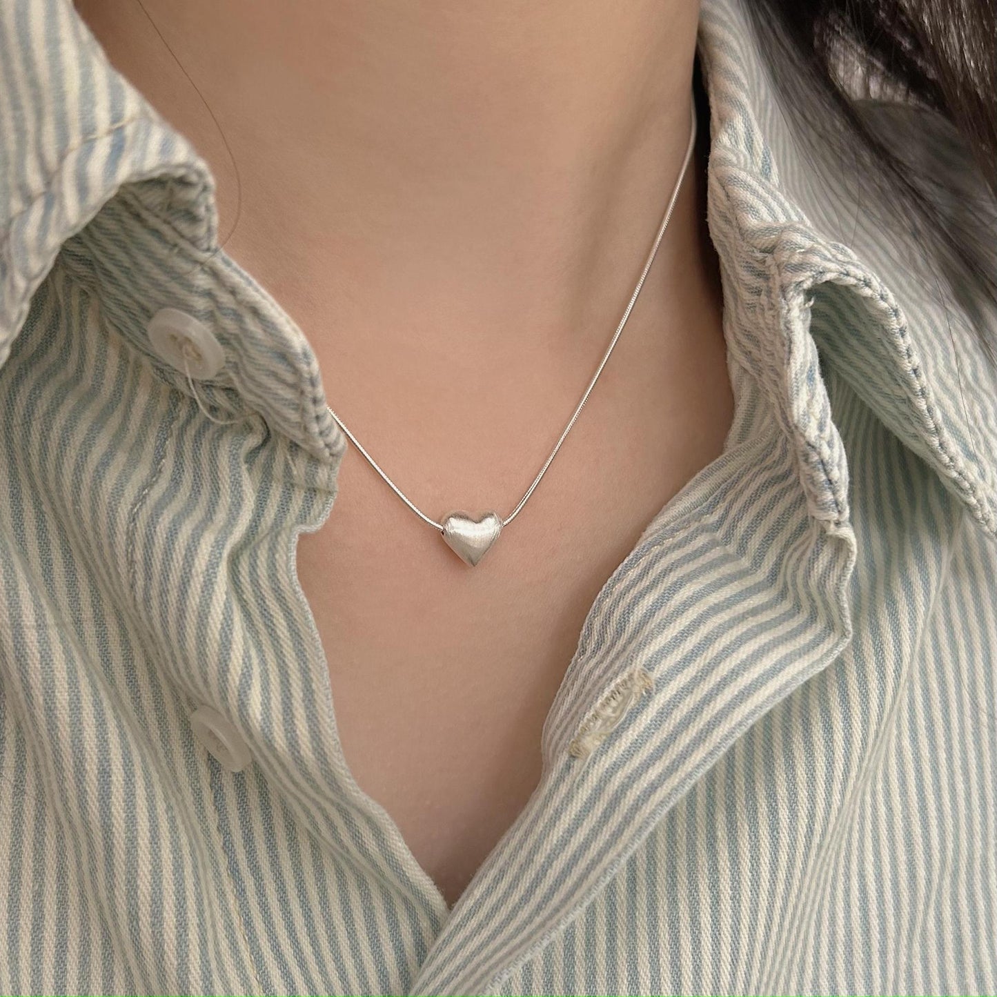 Minimalist Heart Pendant Necklace in 925 Sterling Silver with Electroplated Finish, Cross Chain Style