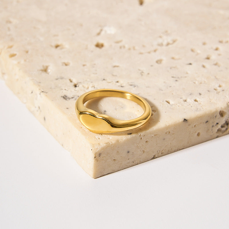Minimalist Heart-Shaped Stainless Steel Ring with 18K Vacuum Plating for Unisex Wear