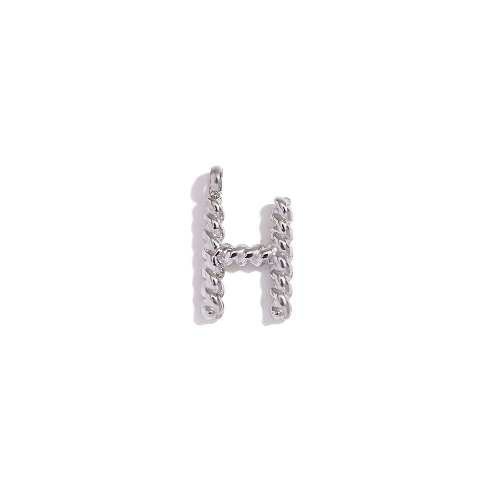 Colgante minimalista de acero inoxidable chapado en oro de 18 quilates con mini letra retorcida para mujer