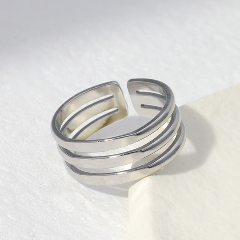 Anello Aperto Minimalista Geometrico in Acciaio al Titanio da Donna con Finitura Placcata e Design dalle Linee Pulite