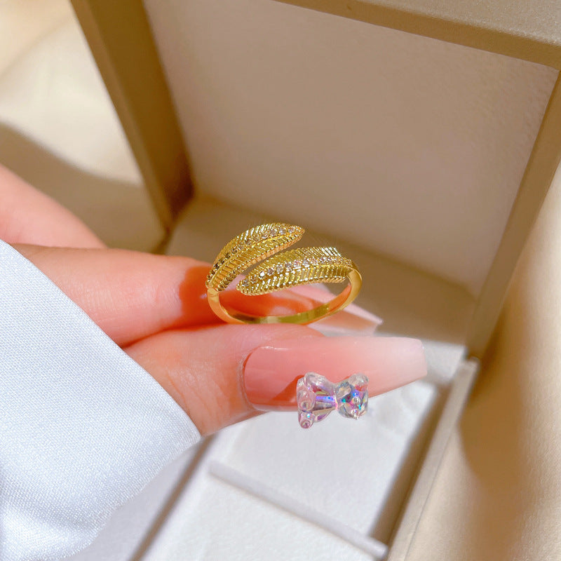 Anello da donna minimalista a foglia aperta in ottone placcato oro con design a corona, anello da dito leggero di lusso