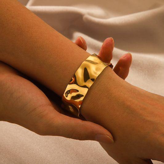 Ins Style Exaggerated 18K Gold Plated Hammered Stainless Steel Open Cuff Bracelet Geometric Round Design