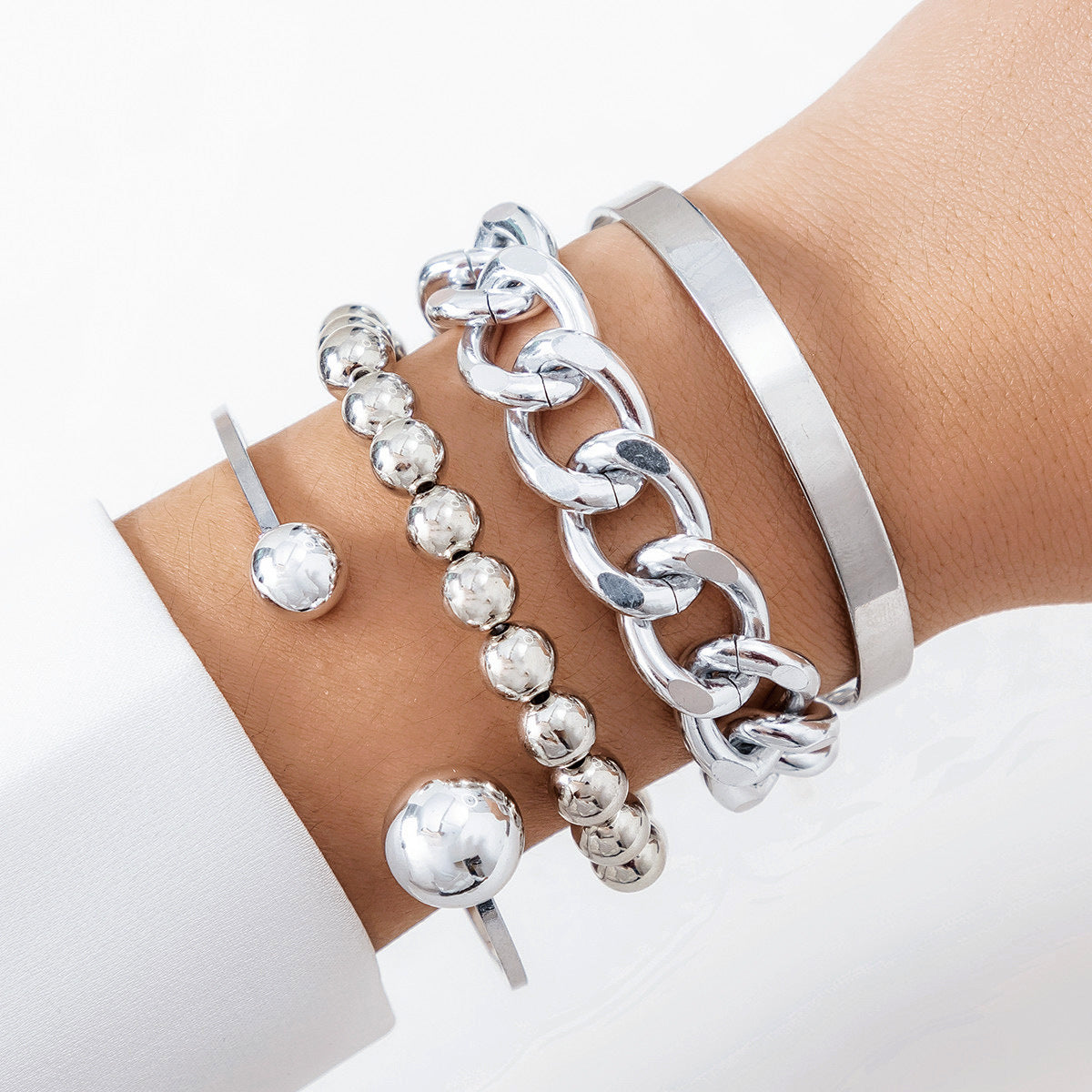 Set di braccialetti impilabili in stile cyberpunk con placcatura geometrica e perle imitate da donna