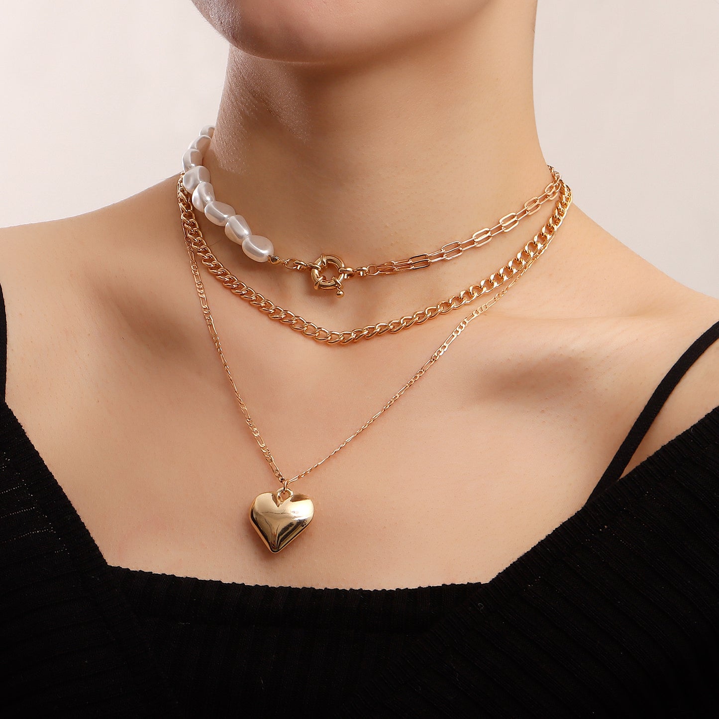 Minimalist Asymmetrical Pearl Heart Pendant Necklace for Women with Alloy Chain and Electroplated Finish