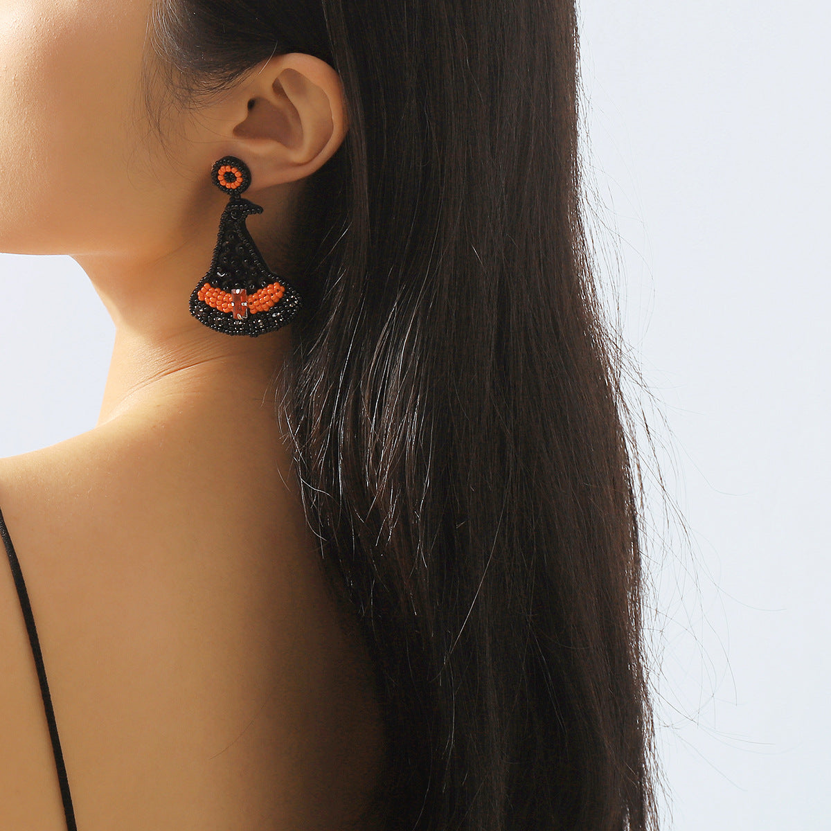 Pendientes de disfraz de Halloween hechos a mano de estilo bohemio con cuentas, lentejuelas, pedrería y diseño en forma de sombrero para mujer