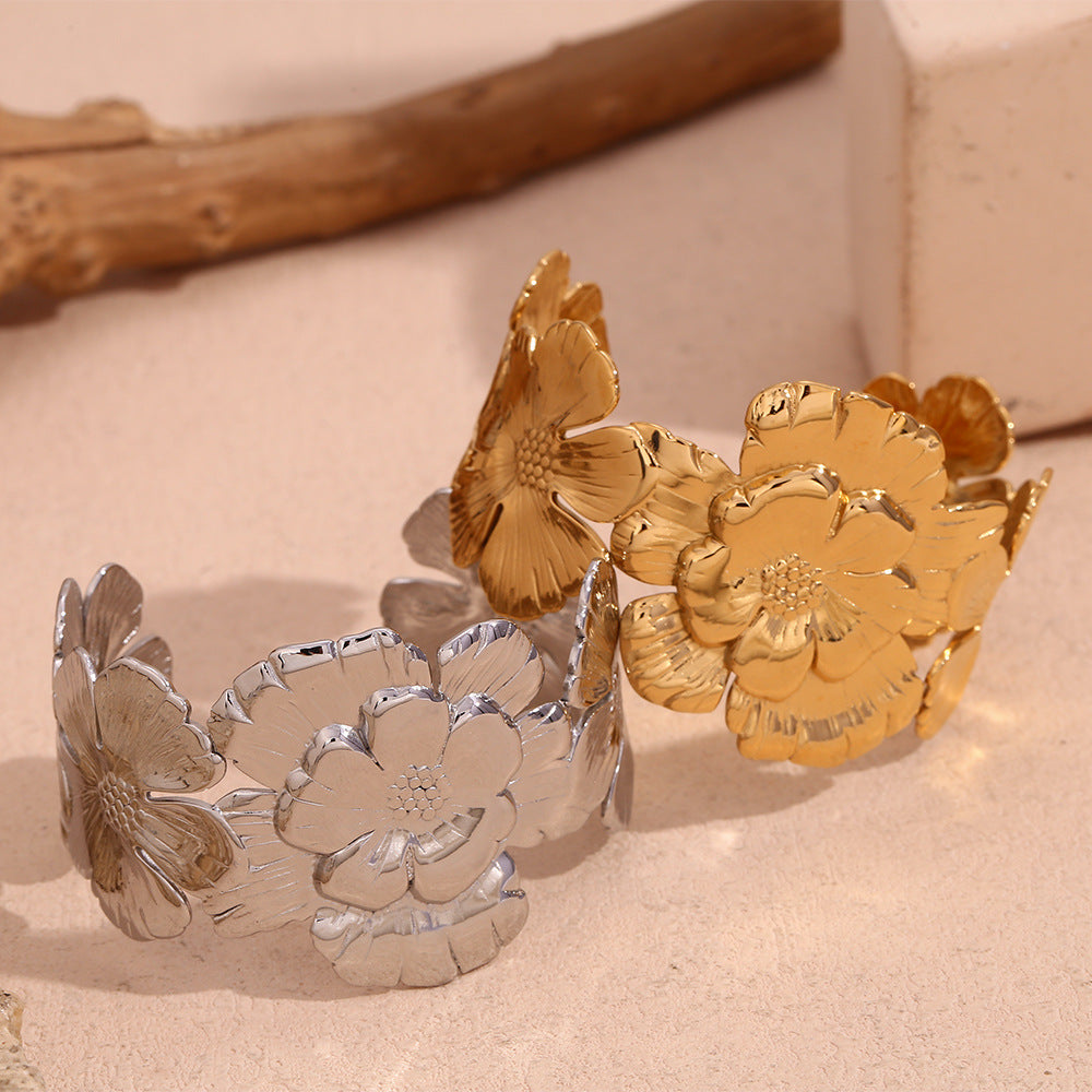 Pulsera Abierta Floral Estilo Vintage para Mujer Hecha de Acero Inoxidable con Chapado en Oro de 18K
