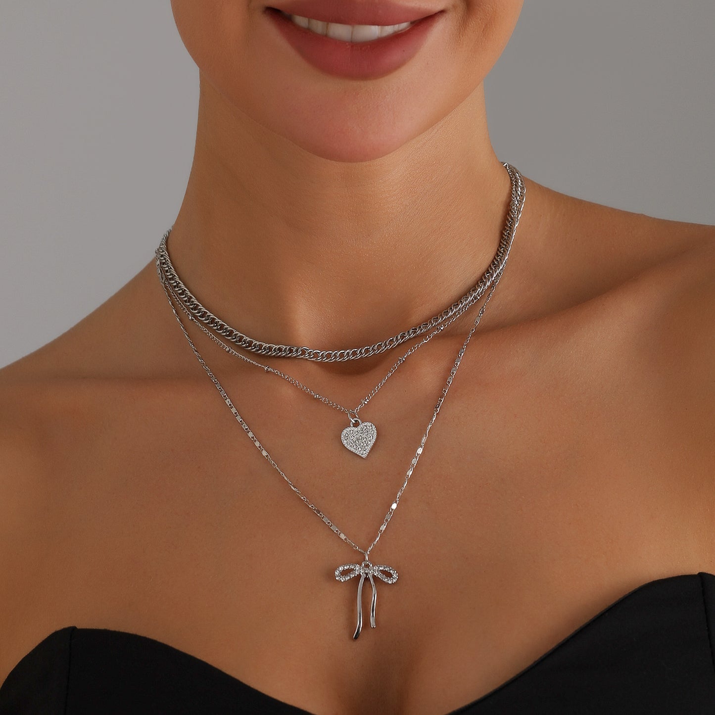 Fashionable Heart-Shaped Alloy Pendant Necklace for Women with Rhinestone Inlay and Plated Finish