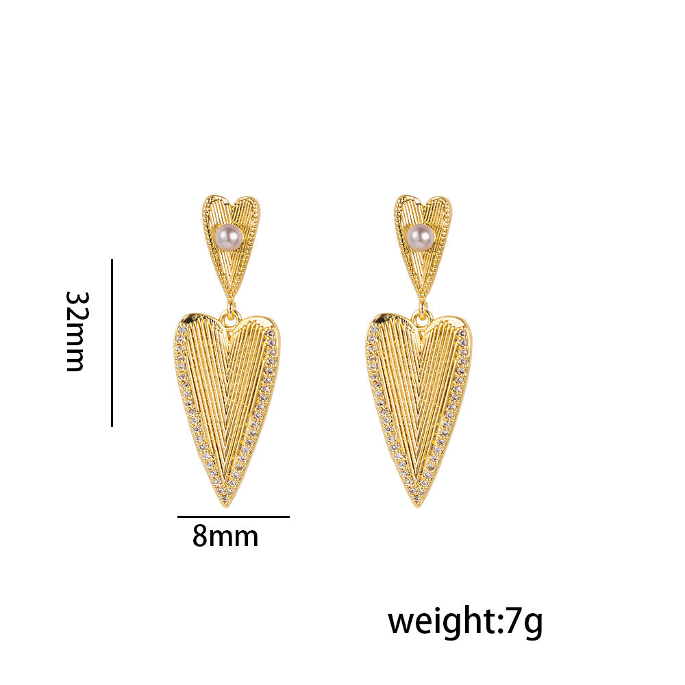 Orecchini a perno minimalisti e moderni a forma di cuore in acciaio al titanio con placcatura in oro vero e accento di perla ipoallergenica