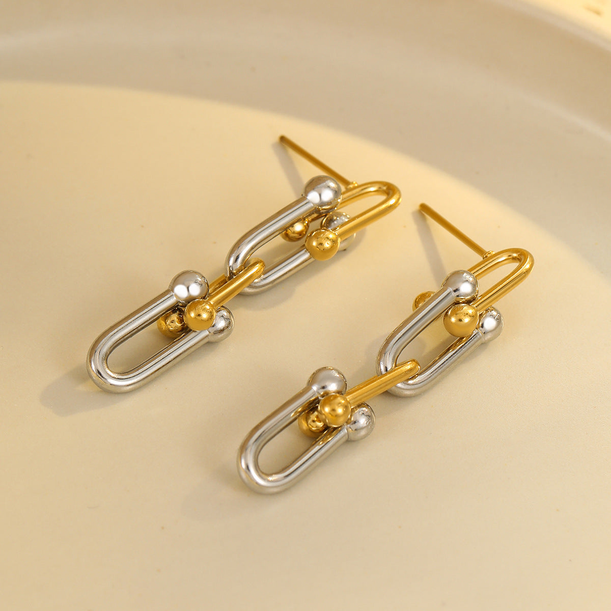 Aretes minimalistas geométricos de acero inoxidable con baño de oro de 18 quilates para mujer