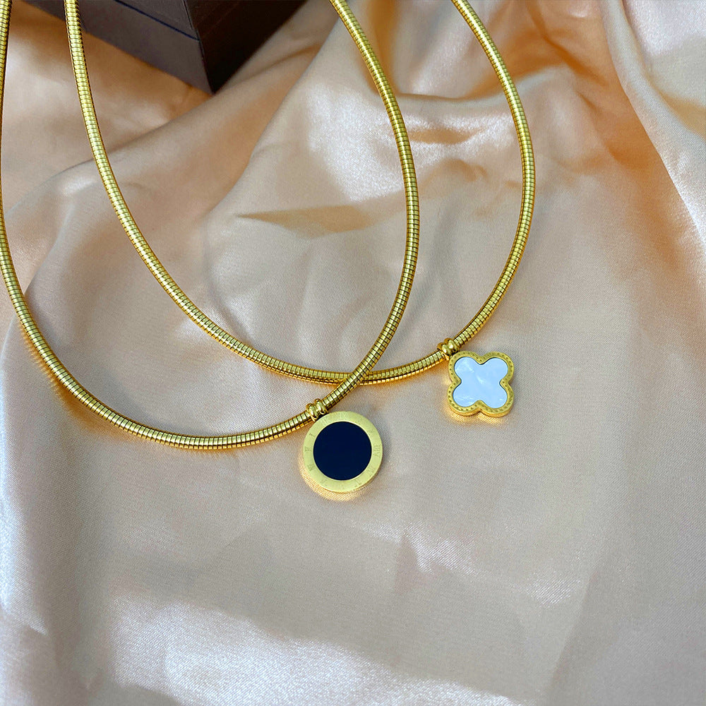 Collana girocollo minimalista con numeri romani in acciaio al titanio con catena a serpente per donne e uomini