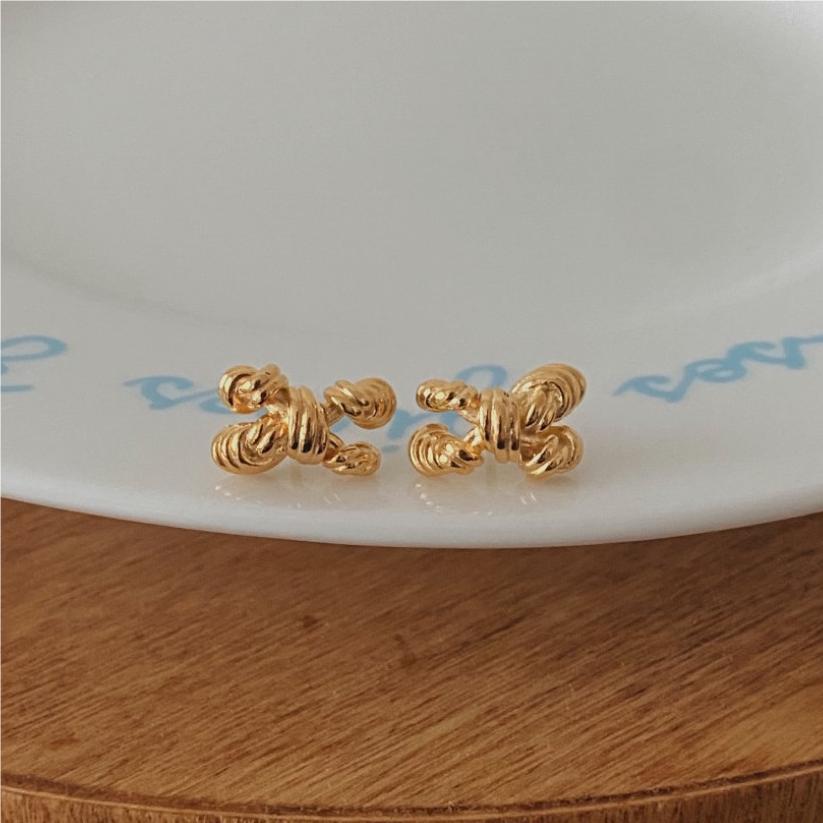 Pendientes de tuerca minimalistas de nudo de mariposa para mujer en plata de ley 925 con baño de oro