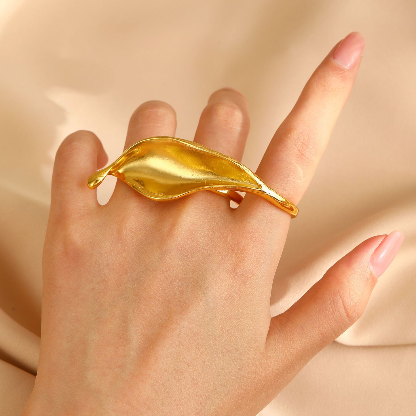 Anello Aperto da Donna a Goccia d'Olio Placcato in Lega con Motivo Floreale Geometrico Esagerato
