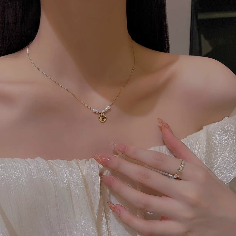 Minimalist Irregular Animal-Shaped Titanium Steel Pendant Necklace with Plated Finish for Women