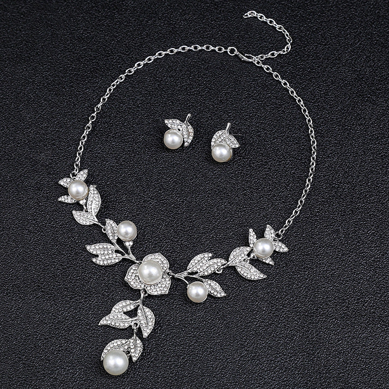 Chic Minimalist Leaf-Shaped Alloy Pendant Necklace Set for Women with Plated Finish, Pearl Accent Clavicle Chain Jewelry