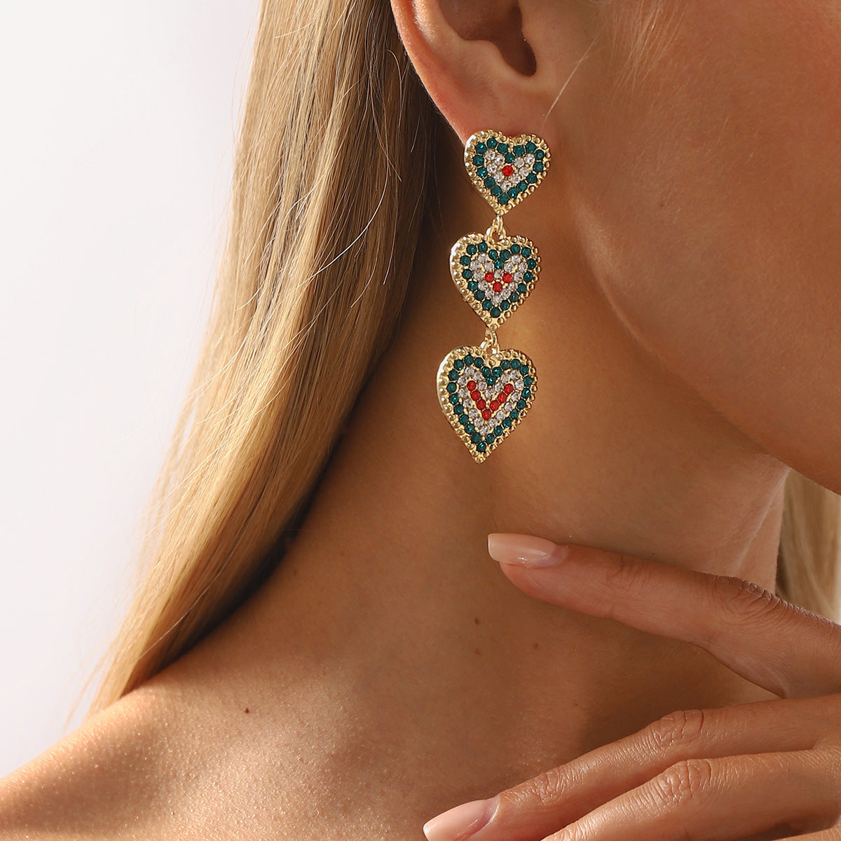 Pendientes de aleación con forma de corazón, temática navideña, incrustaciones de diamantes de imitación y lazo decorativo para mujer