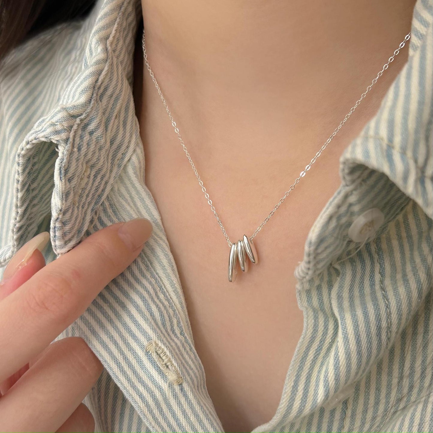 Minimalist Oval Pendant Necklace in 925 Sterling Silver with Electroplated Finish, Tulip-Inspired Geometric Design
