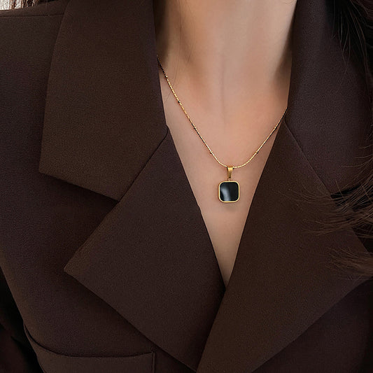 Collar con colgante geométrico minimalista para mujer en acero de titanio con chapado en oro auténtico, diseño de cadena ondulada para lucir en la clavícula