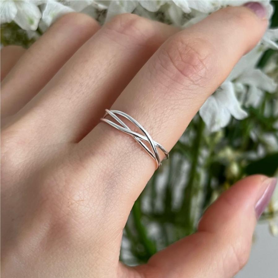 Minimalist Geometric Heart-Shaped 925 Sterling Silver Ring for Women with Clean Line Design